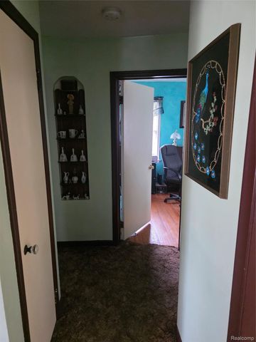 33505 Clinton Street, Wayne, MI 48184