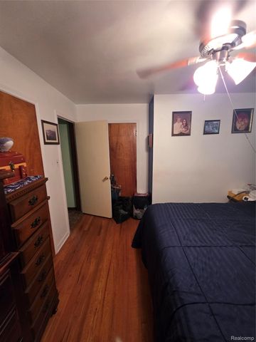 33505 Clinton Street, Wayne, MI 48184