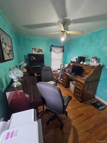 33505 Clinton Street, Wayne, MI 48184