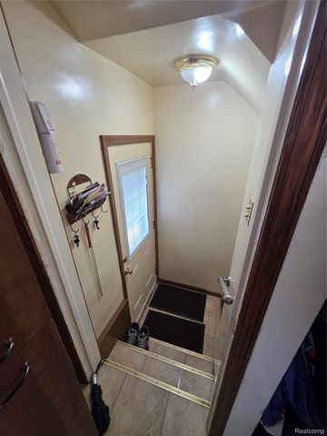 33505 Clinton Street, Wayne, MI 48184