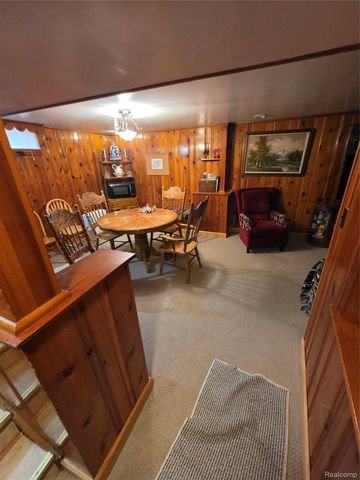 33505 Clinton Street, Wayne, MI 48184