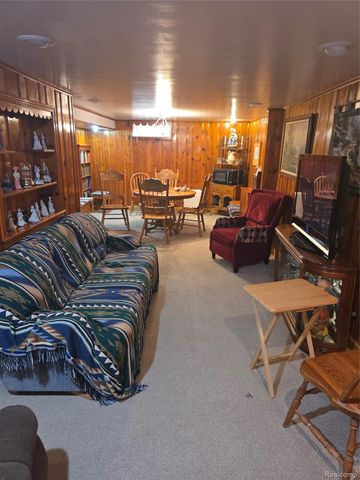 33505 Clinton Street, Wayne, MI 48184