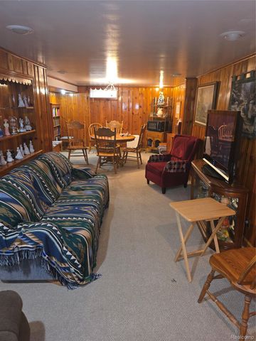 33505 Clinton Street, Wayne, MI 48184