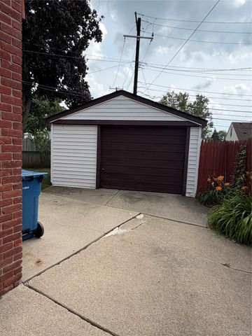 33505 Clinton Street, Wayne, MI 48184