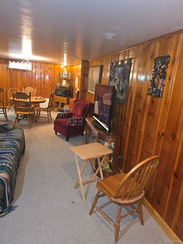 33505 Clinton Street, Wayne, MI 48184