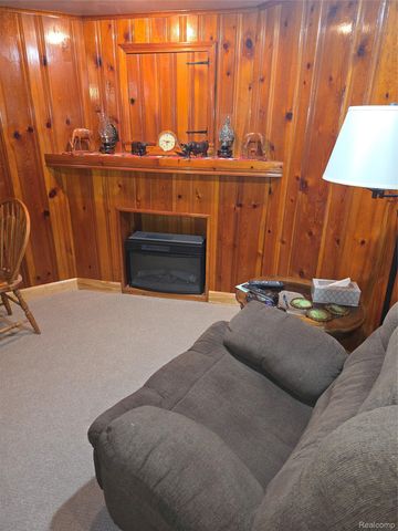 33505 Clinton Street, Wayne, MI 48184