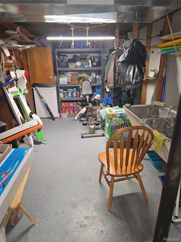 33505 Clinton Street, Wayne, MI 48184
