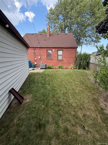 33505 Clinton Street, Wayne, MI 48184
