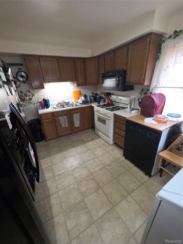 33505 Clinton Street, Wayne, MI 48184