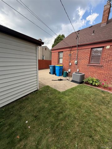 33505 Clinton Street, Wayne, MI 48184