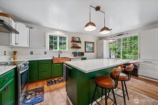 10002 Edgewood Drive, Anderson Island, WA 98303