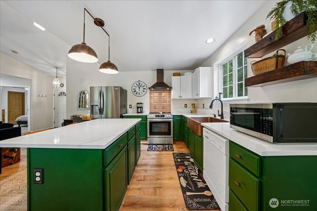 10002 Edgewood Drive, Anderson Island, WA 98303