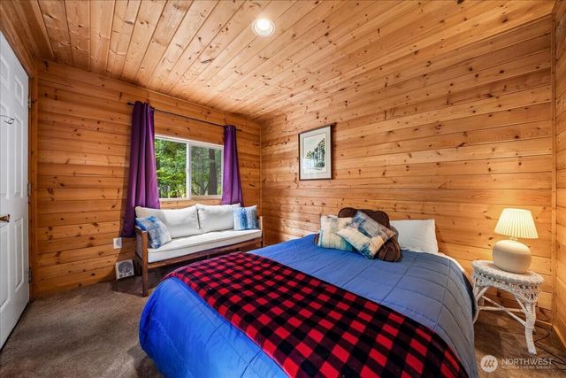 10002 Edgewood Drive, Anderson Island, WA 98303