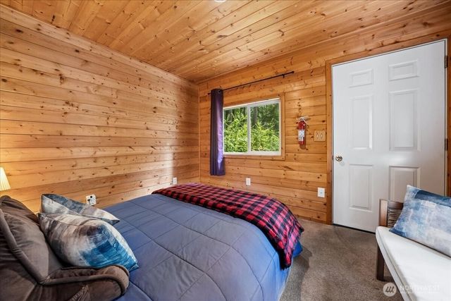 10002 Edgewood Drive, Anderson Island, WA 98303