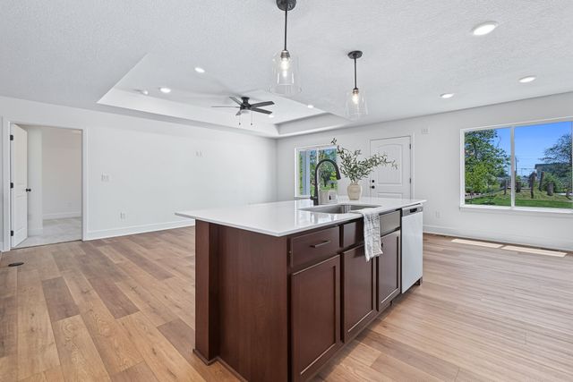 1624 Justice Way, Knoxville, IA 50138
