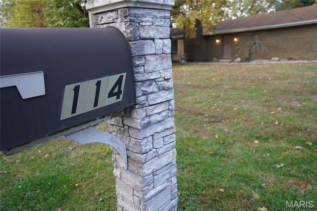 114 Barnett Drive, Edwardsville, IL 62025