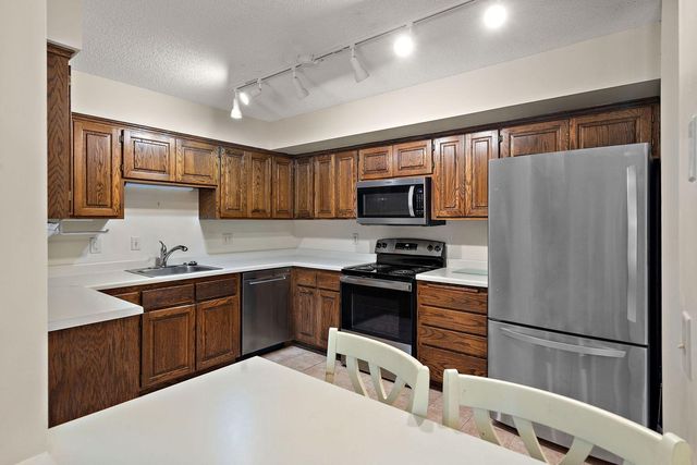 7051 Robinwood Trail, Woodbury, MN 55125