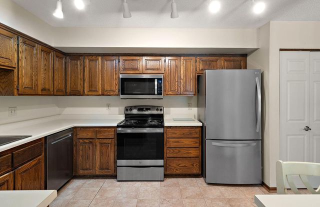 7051 Robinwood Trail, Woodbury, MN 55125