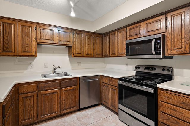 7051 Robinwood Trail, Woodbury, MN 55125