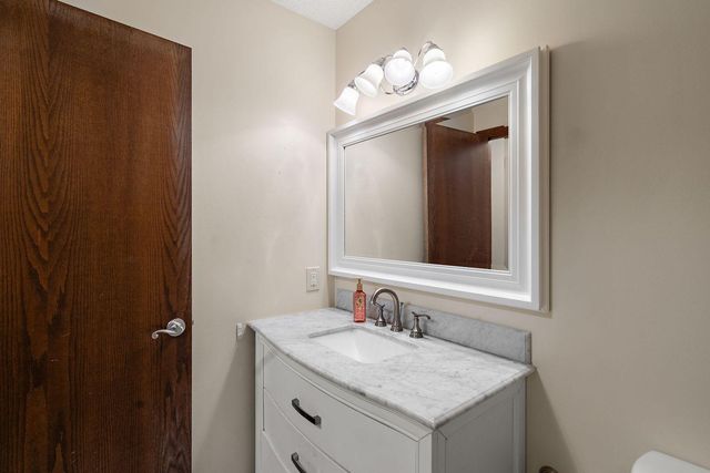 7051 Robinwood Trail, Woodbury, MN 55125