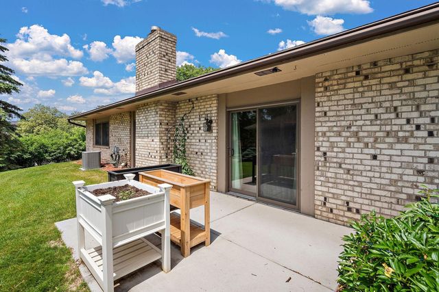 7051 Robinwood Trail, Woodbury, MN 55125