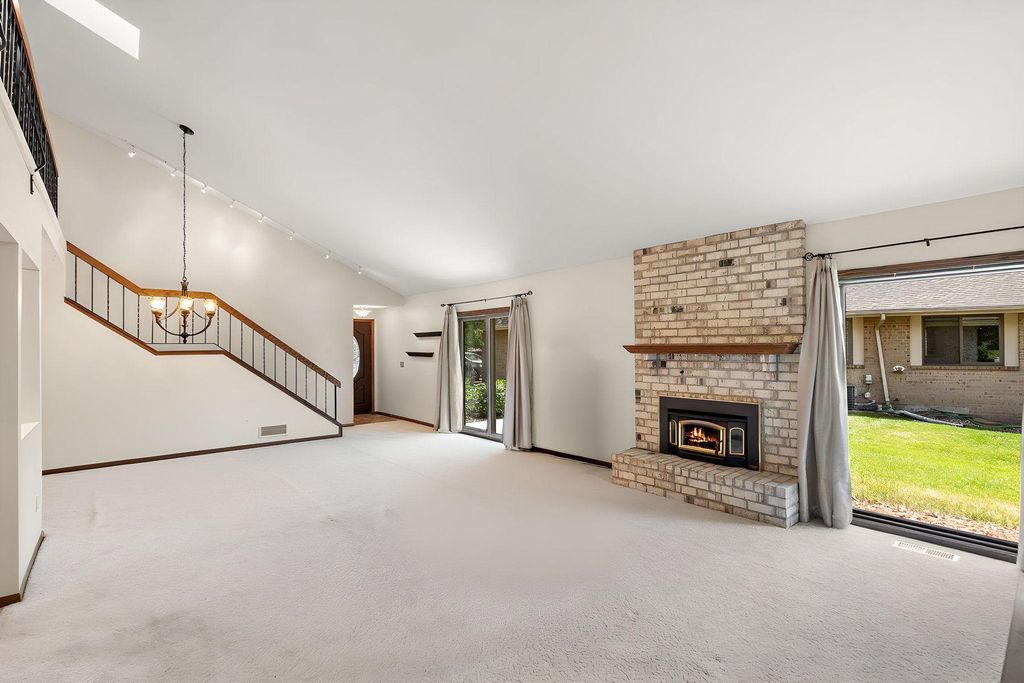 7051 Robinwood Trail, Woodbury, MN 55125 — photo 4