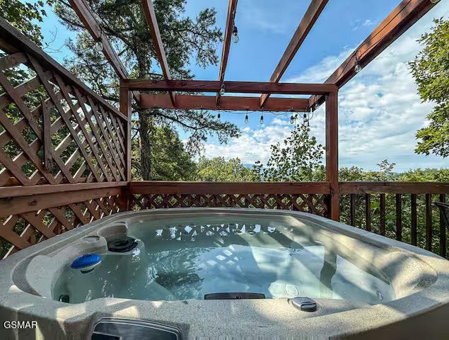 1809 Red Bone Way, Sevierville, TN 37876