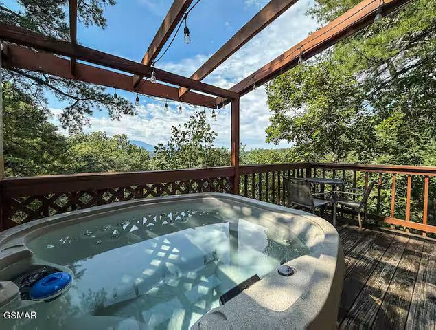 1809 Red Bone Way, Sevierville, TN 37876