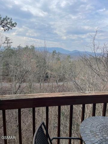 1809 Red Bone Way, Sevierville, TN 37876