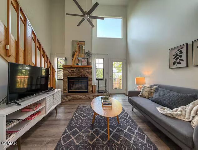 1809 Red Bone Way, Sevierville, TN 37876