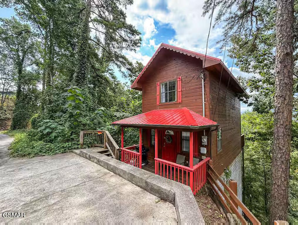 1809 Red Bone Way, Sevierville, TN 37876