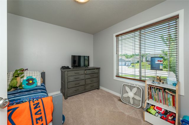 403 Lacy Circle NE, Mitchellville, IA 50169