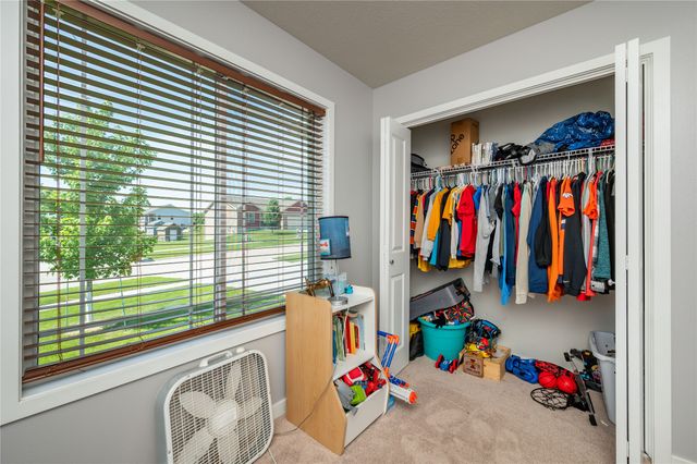 403 Lacy Circle NE, Mitchellville, IA 50169