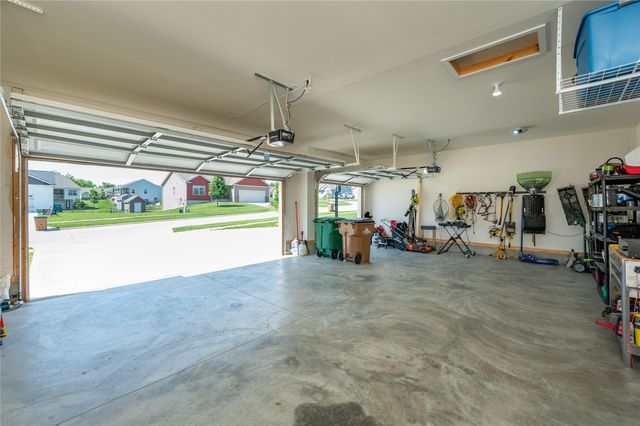 403 Lacy Circle NE, Mitchellville, IA 50169
