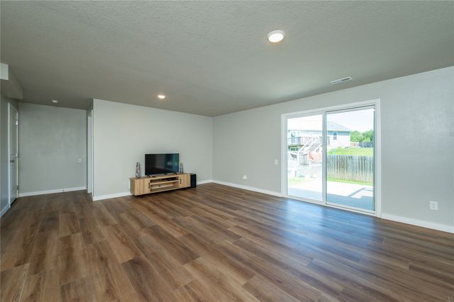 403 Lacy Circle NE, Mitchellville, IA 50169