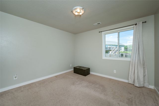 403 Lacy Circle NE, Mitchellville, IA 50169