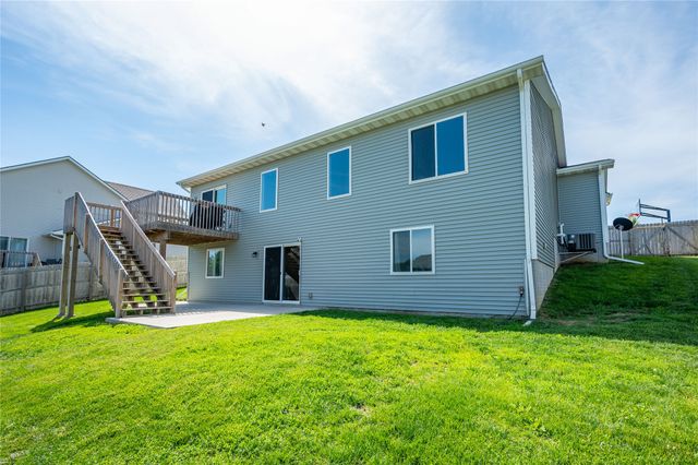 403 Lacy Circle NE, Mitchellville, IA 50169