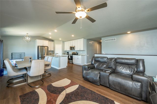 403 Lacy Circle NE, Mitchellville, IA 50169