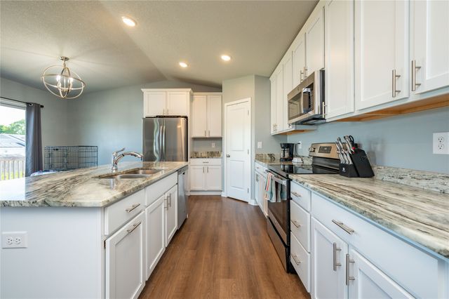 403 Lacy Circle NE, Mitchellville, IA 50169