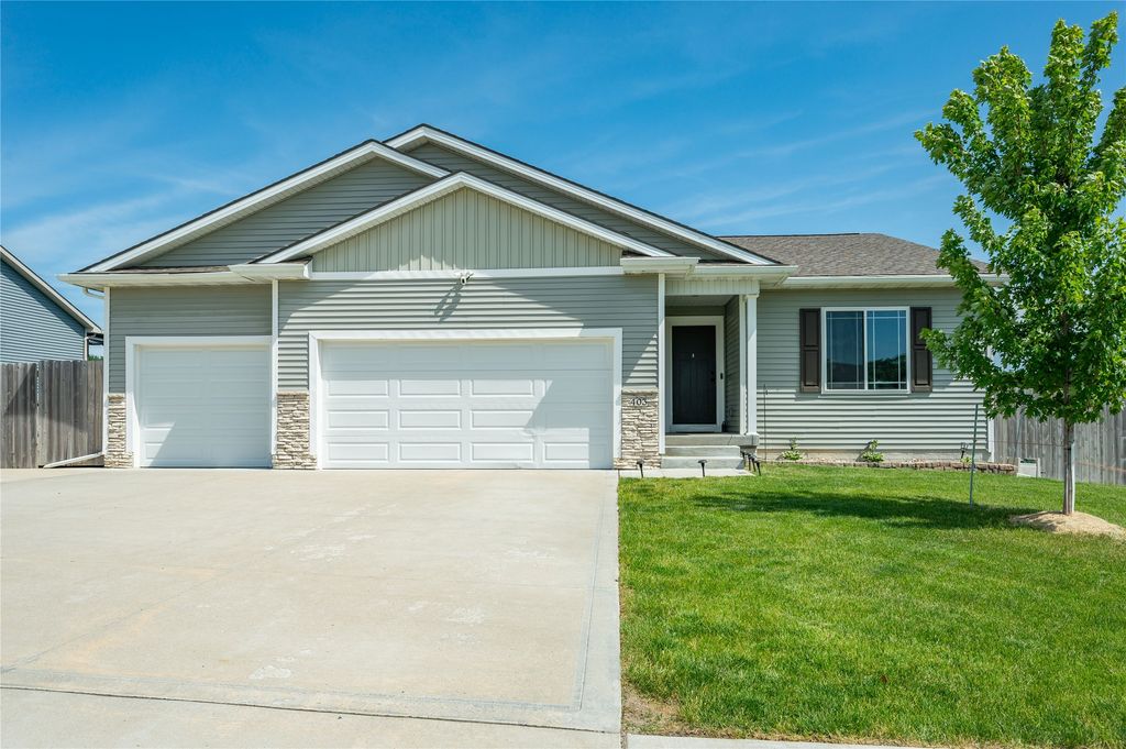 403 Lacy Circle NE, Mitchellville, IA 50169