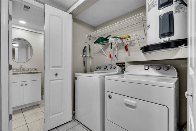 4719 SE 17TH PLACE 105, Cape Coral, FL 33904