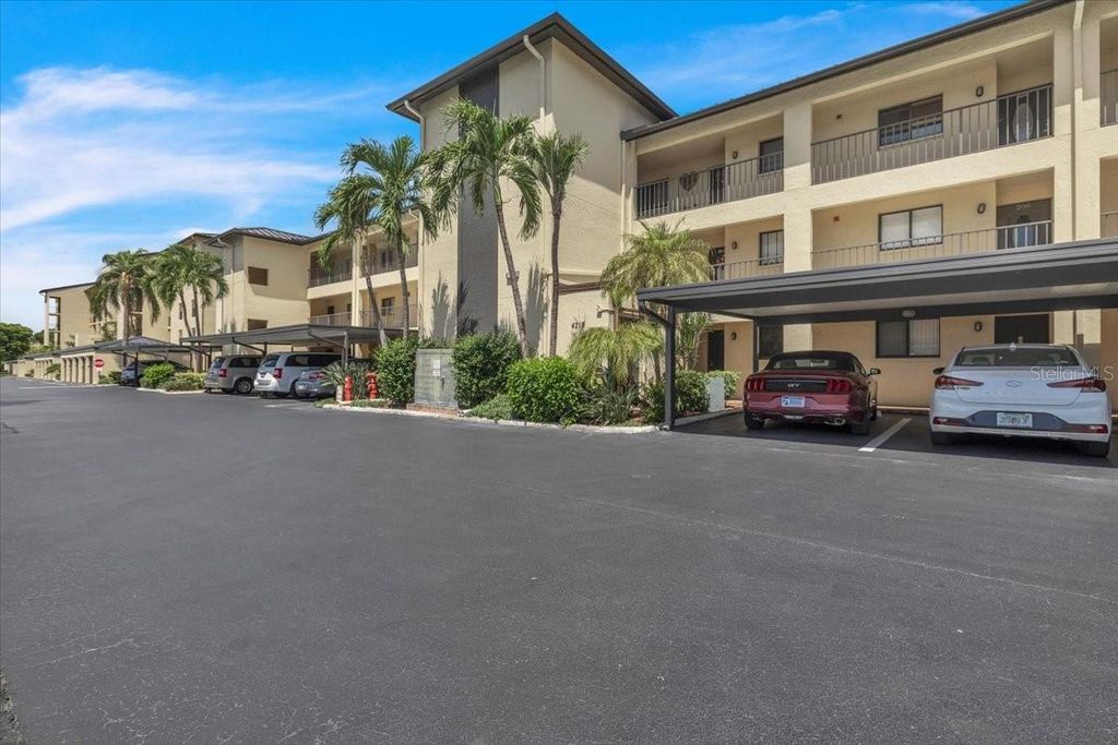 4719 SE 17TH PLACE 105, Cape Coral, FL 33904