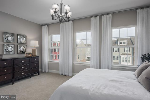 8889 QUEENSFERRY RD, Manassas, VA 20112