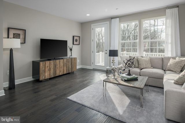 8889 QUEENSFERRY RD, Manassas, VA 20112