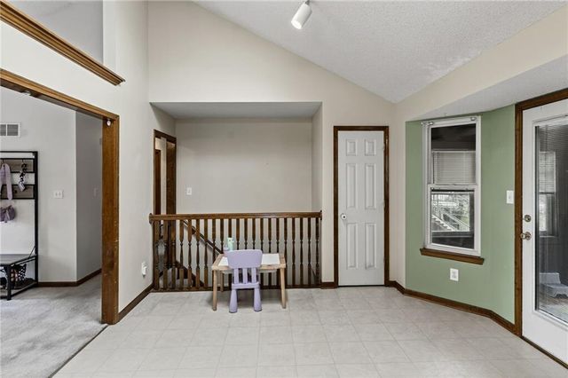 15805 E 2nd Street S, Independence, MO 64050