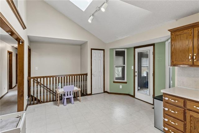 15805 E 2nd Street S, Independence, MO 64050