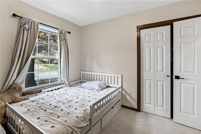 15805 E 2nd Street S, Independence, MO 64050