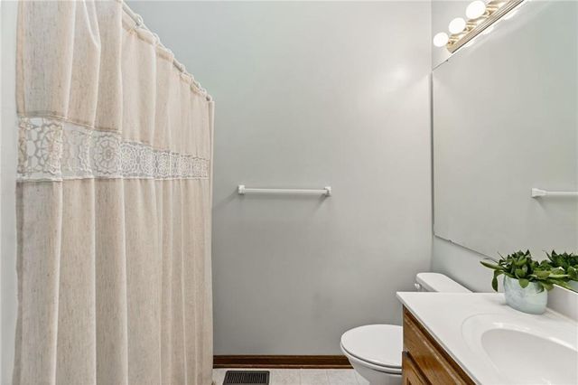 15805 E 2nd Street S, Independence, MO 64050