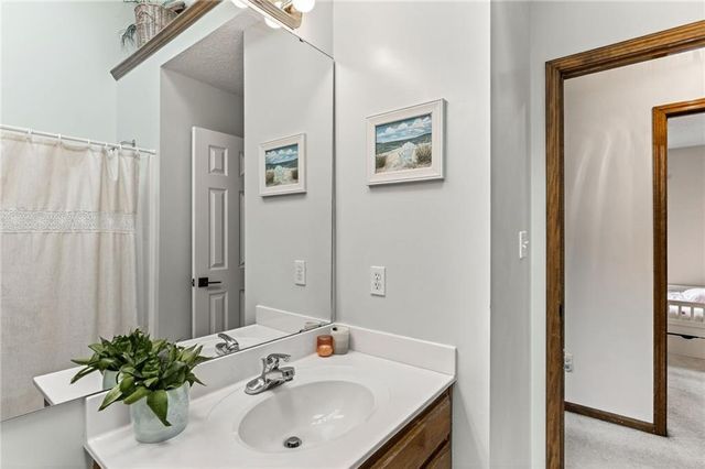 15805 E 2nd Street S, Independence, MO 64050