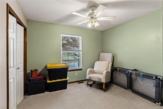 15805 E 2nd Street S, Independence, MO 64050